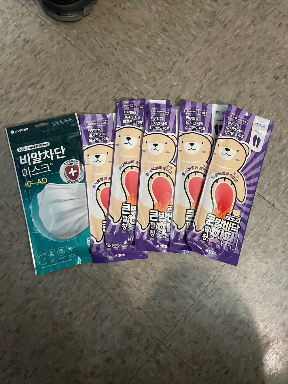 Feet warmers and face mask